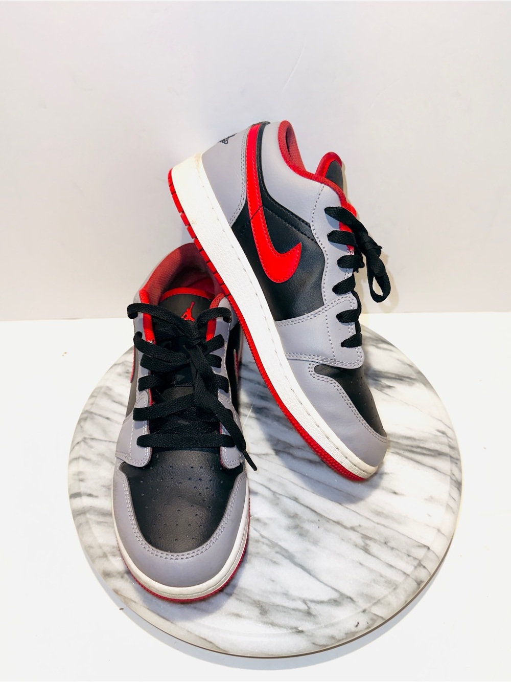Air Jordan 1 Low (GS) Black/Fire Red Cement Grey Size 6.5Y / Womens 8.5 EUC